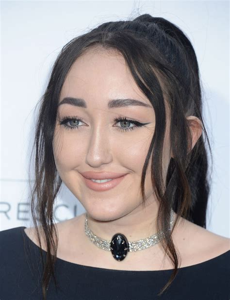Noah Cyrus .